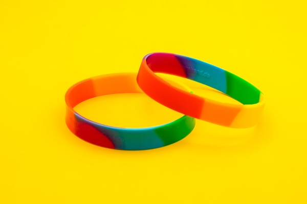 Silikonarmband in Regenbogenfarben – Für Pride, Akzeptanz und Vielfalt